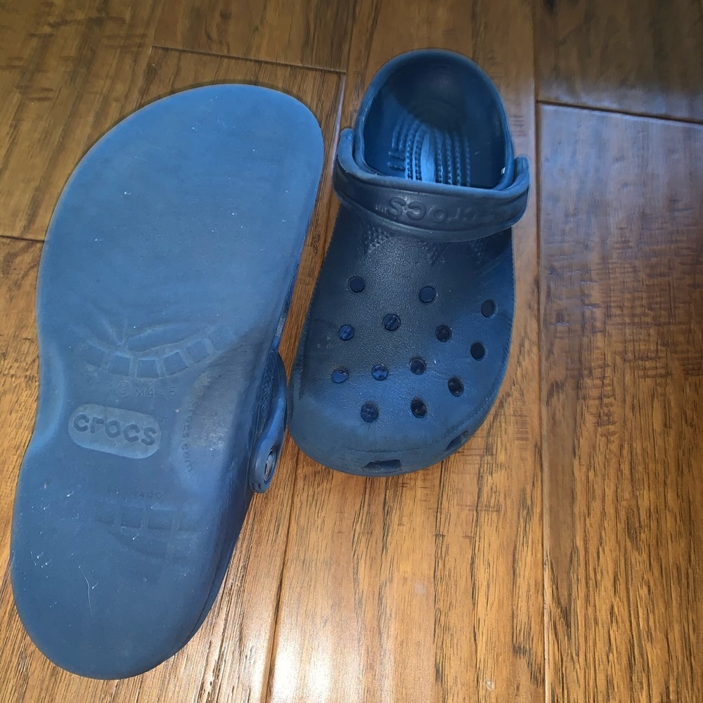 Crocs slightly worn ! Navy blue